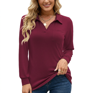 เสื้อโปโลถักแขนยาวผู้หญิงสีทึบลำลองคอวีมีกระเป๋าด้านหน้า - Product Image 1