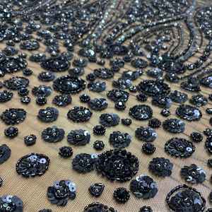 Tela de Encaje Bordada de Lujo con Cuentas, 100% Poliéster, Hecha a Mano, OEM/ODM, Venta al Por Mayor B2B, Fabricante Fabriva Exports, para Vestidos - Product Image 3