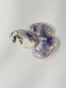 Lot de 10 cabochons en pierre Tiffany violette naturelle, 46g, vente en gros, fournisseur en vrac de pierres précieuses pour les acheteurs chinois - Product Image 3
