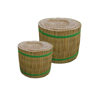 Alfombra de junco natural de superficie suave para sentarse y usar en el suelo, y para mantener limpios los espacios interiores en casas y apartamentos. - Product Image 1