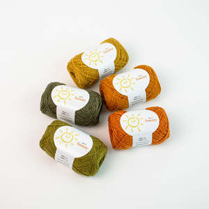 Hilo de ganchillo YARNA Sunny (45g) ligero, vibrante, para decoración del hogar, tono cítrico, natural, suave al tacto, premium, para manualidades. - Product Image 4