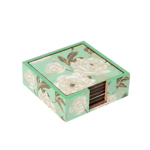 Juego de Posavasos Redondos de MDF con Estampado de Peonías Verde Salvia, Hechos a Mano por REHMAN CRAFT, 9 CM de Diámetro - Product Image 1