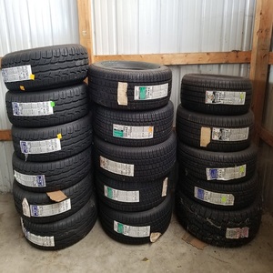 Pneus Premium 225/75/15 avec une construction de bande de roulement robuste, excellent contact avec la route, virages stables et performances confortables - Product Image 4