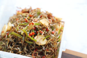 Viet Delta Co. LTD Anchoas Veganas Vietnamitas Enteras en Bolsa a Granel de 1 kg, Calidad Premium, Bajas en Sal y Grasa, Secas para Exportación - Product Image 4