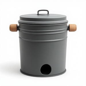 Pot à tuyau d'arrosage décoratif en métal avec motif ajouré complexe pour l'organisation des tuyaux de jardin, accessoires de patio et espace extérieur élégant - Product Image 1