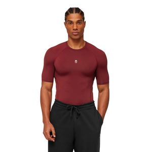 T-shirt de compression ajusté rouge pour homme – Vêtement de sport, d'entraînement et d'activewear, extensible et respirant - Product Image 1