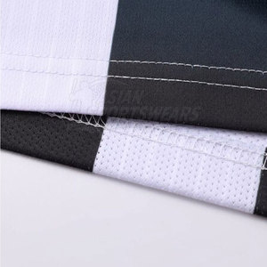 Maillot de football personnalisé avec numéros, noms et logos imprimés, fabriqué en tissu polyester de haute qualité pour une performance optimale - Product Image 6