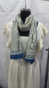 Pañuelo de algodón con estampado de peces en azul índigo, hecho a mano, para mujer, suave, de verano, bufanda tradicional india, pañuelo para el cuello. - Product Image 3
