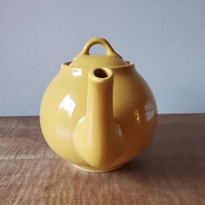 Théière émaillée très vendue avec bec verseur de précision, poignée confortable et corps isotherme, idéale pour un service de thé élégant - Product Image 4