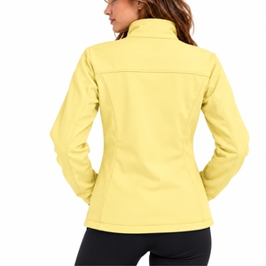 Veste softshell pour femme avec fermeture éclair intégrale, capuche réglable, poche poitrine sécurisée, rangement latéral pratique, coupe flexible - Product Image 2