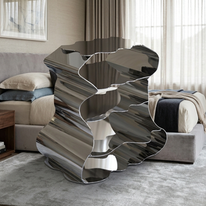 โต๊ะกลางโลหะขัดเงาสไตล์ร่วมสมัยพร้อมฐานลายคลื่นที่โดดเด่น - Product Image 3