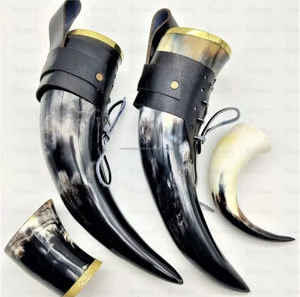Corne à boire Viking élégante et antique personnalisée sculptée à la main avec 2 nuances de couleur Technique polie - Product Image 1