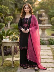 Conjunto de Kurta y Palazzo Negro Bordado para Mujer con Dupatta Rosa |   Elegante Traje Étnico para Fiesta - Product Image 4