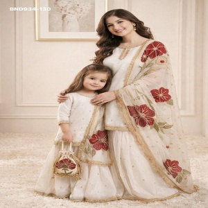 Precioso conjunto Sharara-Suit de seda GMY con bordado de lentejuelas para madre e hija, con Batwa. Exportador mundial. - Product Image 1