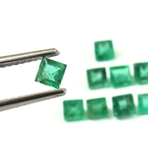 Émeraude facettée taille princesse carrée 2,5 mm, pierre précieuse en vrac, prix d'usine, qualité supérieure - Product Image 2