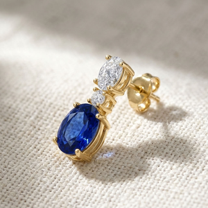 Boucles d'oreilles clous ovales en saphir bleu plaqué or 18 carats certifiées IGI, de luxe, pour mariage ou cadeau de fête - Product Image 3