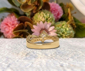 Bague de fiançailles en moissanite taille princesse 1,5 carat, or jaune 14 carats, solitaire torsadé, bague de promesse, certifiée Lurba Jewels - Product Image 5