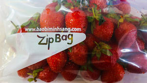 Sac alimentaire réutilisable à double fermeture éclair, conçu pour l'emballage de produits en vrac, offrant une résistance aux fuites et une utilisation durable - Product Image 3