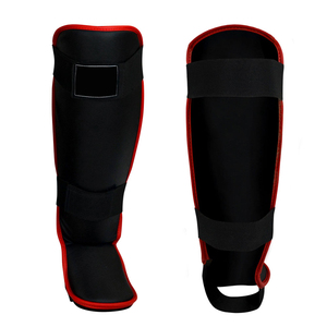 Protège-tibias légers en néoprène avec fermeture auto-agrippante pour adultes – Protection de base pour l'entraînement – Noir avec bordure rouge - Product Image 3