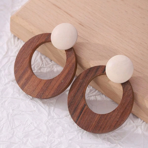 Pendientes de Ángel de Madera Orgánica Hechos a Medida, Estilo Tribal, Joyería de Madera Natural Ecológica - Product Image 1