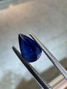 Zafiro Azul Natural Corte Pera 1.00CT Gema Preciosa Suelta Facetada con Juego de Color/Fuego Ceilán para Fabricación de Joyas/Colector - Product Image 1