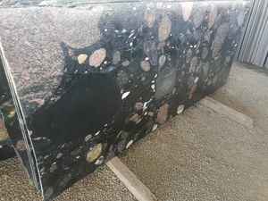 Dalles de granit poli de haute qualité pour comptoirs de cuisine, revêtements de sol, revêtements muraux et usage intérieur commercial, disponibles en promotion - Product Image 3