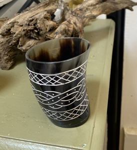 Verre à boire en corne de vache Viking, tasse nordique, verre en corne de vache véritable avec gravure, finition parfaite en provenance d'Inde - Product Image 3