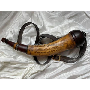 Corne à poudre faite à la main 100% avec ceinture en cuir Corne à poudre de boeuf de buffle Meilleure qualité avec prix d'usine direct Corne à poudre de boeuf de buffle - Product Image 1