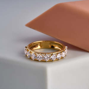 Anillo de Eternidad/Boda de Oro Amarillo de 14K con Diamante Cultivado en Laboratorio de 0.88 Ct, Certificado IGI, Joyería Elegante para Ocasiones Especiales - Product Image 1