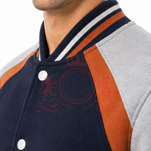 Chaqueta Letterman Azul Oscuro con Rayas en Contraste de la Mejor Calidad, Diseño Moderno y Cómodo para un Estilo Urbano - Product Image 5