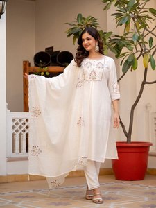 Elegante Conjunto de Traje de Seda de Mango y Viscosa Bordado para Mujer |   Kurti Premium para Fiestas con Dupatta |   Fabricante OEM - Product Image 1