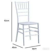 Chaise Chiavari blanche avec siège en plastique empilable pour extérieur, salon, cérémonie de mariage, événementiel – Prix usine pour la location