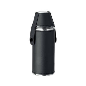 Gourde de poche en cuir gaufré personnalisée avec quatre tasses métalliques, ensemble à liqueur en acier inoxydable robuste et étanche - Product Image 4