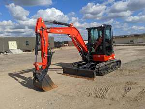 Mini-excavatrice Kubota U48-5 de qualité supérieure à oscillation zéro, robuste pour les chantiers de construction et les applications agricoles - Product Image 1
