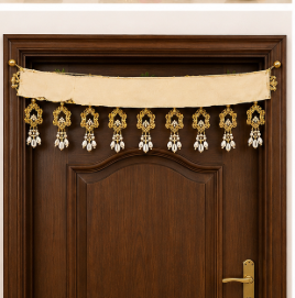Toran Floral Tradicional Hecho a Mano con Diseño de Loto, Adorno para Puerta con Borlas de Perlas y Detalles Dorados, Decoración Festiva India para el Hogar - Product Image 4
