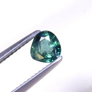 Saphir vert naturel facetté, forme cœur, 6x6x3,4 mm, pierre précieuse non montée - Product Image 2