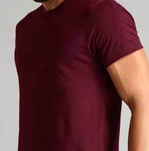 T-shirt décontracté pour homme en coton 100% à manches courtes, col en U, coupe ajustée, couleur bordeaux unie, tricoté - Product Image 1