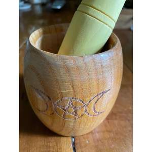 Mortero y Maja de Madera de Mango Hechos a Mano para Ajo y Jengibre, Herramienta para Hierbas y Especias - Product Image 1