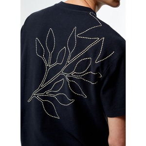 เสื้อยืดคอกลมแขนสั้นทรงปกติสำหรับผู้ชาย สีมัสตาร์ด ผ้าเจอร์ซีย์คอตตอน 100% พิมพ์ลายดิจิทัล ดีไซน์โอเวอร์ไซส์ แต่งขอบตัดสี สไตล์ลำลอง - Product Image 6