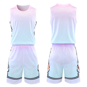 Uniforme de basket-ball personnalisé fabriqué au Pakistan pour unisexe, prix bas, vêtements de sport simples, technique de sublimation, 100% polyester - Product Image 2