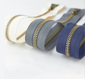 Cremallera de cobre de extremo abierto, color personalizado, accesorio metálico para prendas de vestir, para uso en bolsos y zapatos - Product Image 1