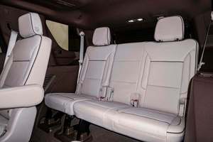 Listo para Enviar: GMC Yukon Denali 4WD 2025, Usado, Título Limpio, Garantía de 3 Años - Product Image 3