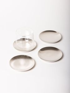 Juego de posavasos metálicos de lujo para una experiencia gastronómica elegante, que proporciona protección de superficie resistente al calor y realza el estilo de la mesa. - Product Image 5
