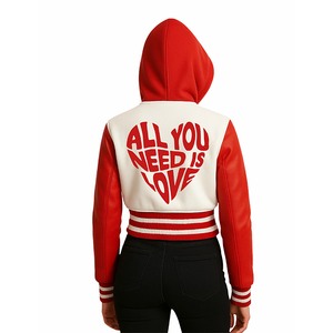 Blouson universitaire 'Love Sweet Heart' Skull Splash, coupe classique, rouge et blanc, à capuche, imperméable, avec logo frontal, pour le streetwear - Product Image 5