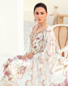 Vente en gros vêtements de créateur de marque originaux, vêtements indiens pakistanais maxi lourds, costumes 3 pièces en organza pour tenues de soirée, collection Ramsha - Product Image 4