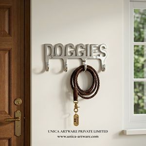 Offre Spéciale : Porte-Laisse et Porte-Clés Mural Décoratif en Aluminium pour Chiens – Support Mural Moderne pour Animaux de Compagnie Disponible à la Vente - Product Image 1