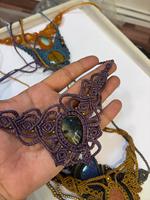 Collier en macramé orange fait main avec pendentif en pierre d'aquamarine, perles dorées, bijoux de style bohème, vente en gros