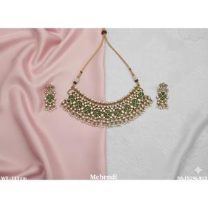 Ensemble de colliers traditionnels pour occasions festives, bijoux ethniques indiens pour mariée, design élégant et remarquable, accessoires de mode pour mariage et fête - Product Image 5