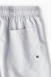 กางเกงขาสั้นตาข่ายสำหรับออกกำลังกายมีขอบสองด้านลึกมีกระเป๋าแบบธรรมดาสำหรับผู้ชายกางเกงขาสั้นผ้าตาข่ายแบบตัดเย็บด้วยการออกแบบและปักตามต้องการ - Product Image 4