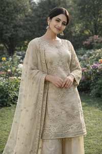 Ensemble trois pièces en organza Kundan pur avec broderie et travail de sequins, doublure en micro-coton épais, pour femme, tenue de mariage, rose - Product Image 4